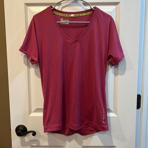🍁EUC Under Armor Heat Gear Catalyst Women’s semi fitted tee 🍁